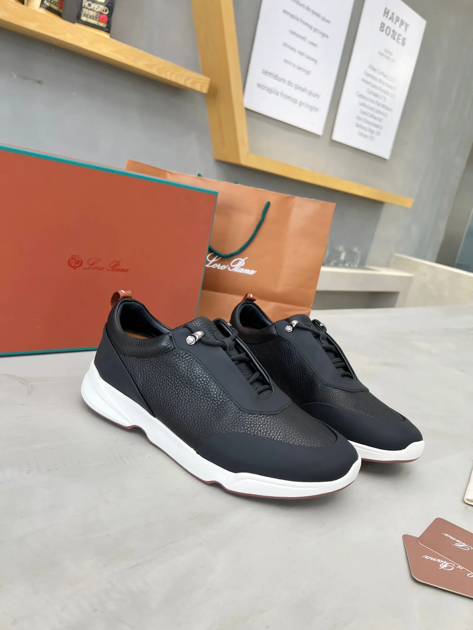Men's shoes 💰660 🧚‍♂️Loro Piana*👉Top genuine grade👉Buy the original 1:1 copy💯💯💯 Founded the existing Loro Piana company on April 24, 1924. It is now the sixth generation of family business, providing top-quality products to customers who are discerning about taste and quality. ❤️ Imported silk calfskin and South Korean natural cowhide. The interior is made of imported A-grade water-dyed cowhide. 💯💯💯 Original molded base. 💯Authentic packaging code number: 39-46